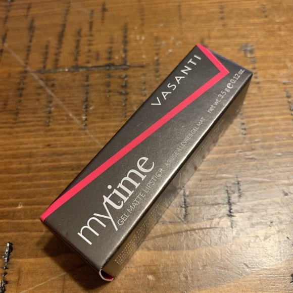 VASANTI - My Time Gel Matte Lipstick - Color: Party Time, 3.5g/0.12oz. - Picture 4 of 7